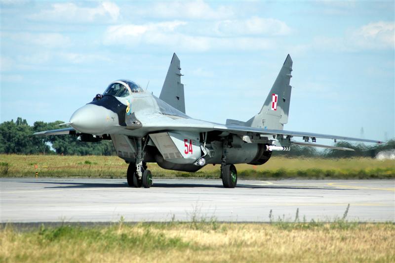 DSC_3035.JPG - Polish MiG-29 is taxiing out for another mission during Clean Hunter 2005 